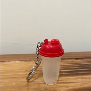 Vintage Tupperware Mini Key Chain Quick Shake
Cup Tumbler Lid Pill Container Red